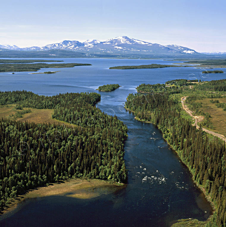 Landverksströmmen vid Ånnsjön drönarbilder, fiskevatten, fjäll, fjällsjö, flygbilder, Flygfoto, Jämtland, Landskap, Landversströmmen, Snasahögarna, sommar, strömm, utlopp, vattendrag, Ånnsjön, ånsjön