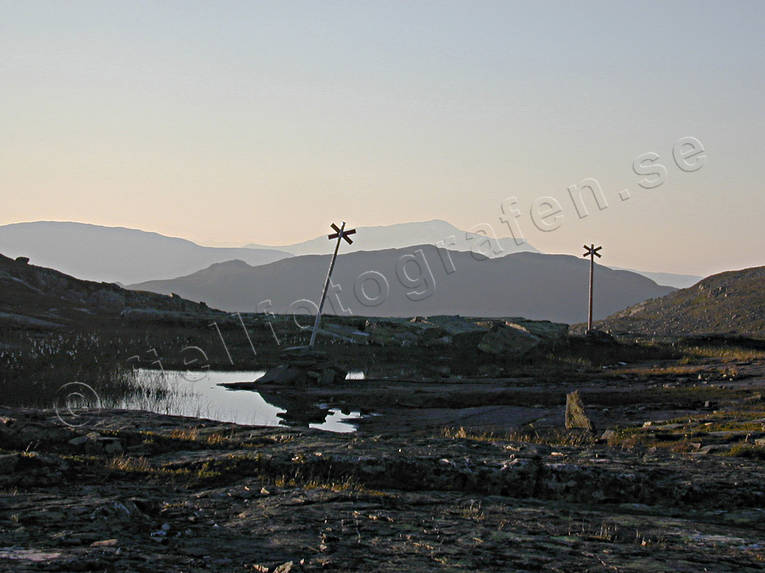 Ledkryss i fjällen fjälled, fjällen, Jämtland, kväll, Landskap, led, ledkryss, ledstjärnor, rösad, röse, sommar