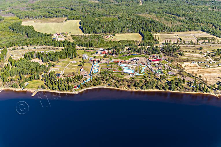 Leksand sommarland Dalarna, drönarbild, drönarbilder, drönarfoto, flygbild, flygbilder, Flygfoto, flygfoton, Leksand, nöjesanläggning, nöjespark, samhälle, samhällen, sommarland, vår, äventyrsland