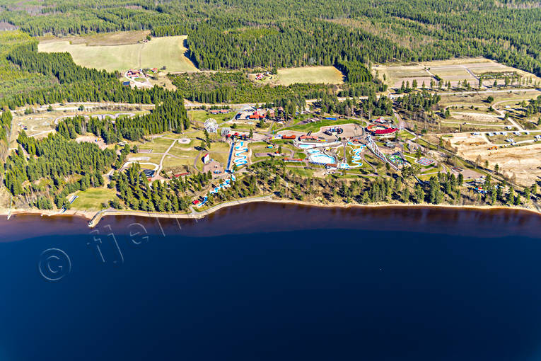 Leksand sommarland Dalarna, drönarbilder, drönarfoto, flygbild, flygbilder, Flygfoto, flygfoton, Leksand, nöjesanläggning, nöjespark, samhälle, samhällen, sommarland, vår, äventyrsland