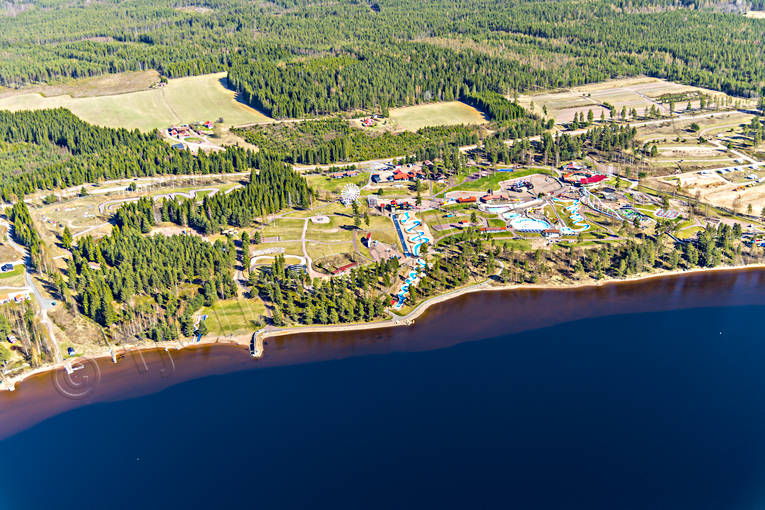 Leksand sommarland Dalarna, drönarbilder, drönarfoto, flygbild, flygbilder, Flygfoto, flygfoton, Leksand, nöjesanläggning, nöjespark, samhälle, samhällen, sommarland, vår, äventyrsland