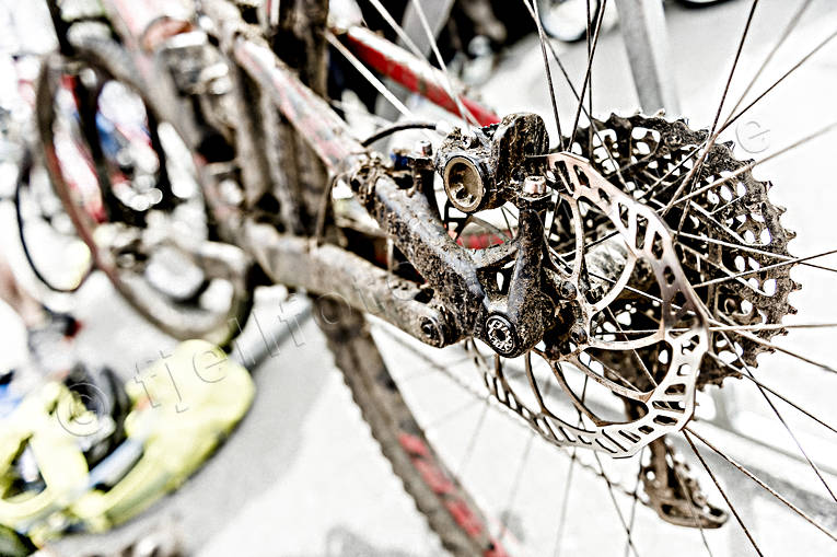 Leriga cykeldelar cykel, cykeltävling, cykling, däck, kedja, lera, mountainbike, skitig, smutsig, sommar, sport
