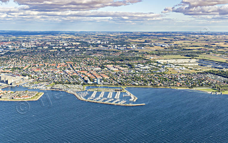 Limhamn Malmö Flygfoto båthamn, drönarbilder, drönarfoto, fiskehamn, flygbild, flygbilder, Flygfoto, flygfoton, Kalkbrottet, Limhamn, Malmö, Sibbarp, Skåne, småbåtshamn, sommar, städer