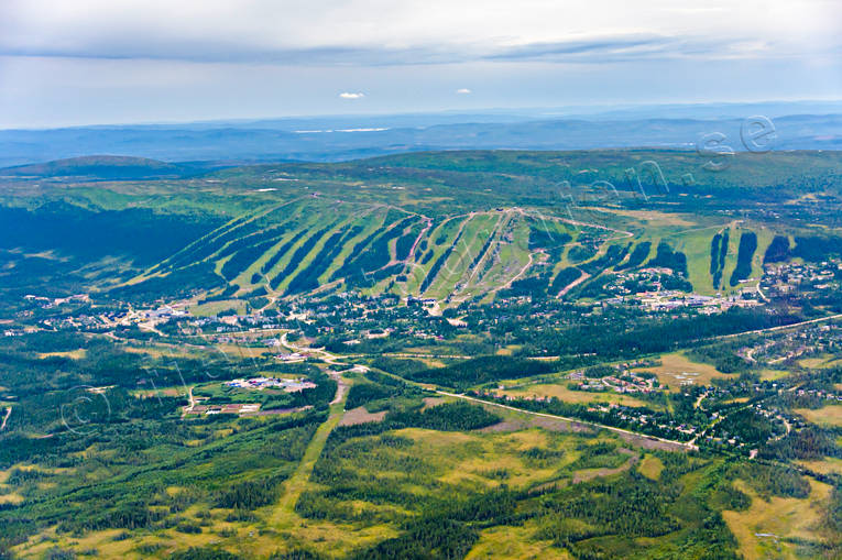 Lindvallens skidanläggning anläggningar, Dalarna, drönarbilder, drönarfoto, flygbild, flygbilder, Flygfoto, flygfoton, Lindvallen, nedfarter, skidanläggning, skidbackar, skidort, sommar