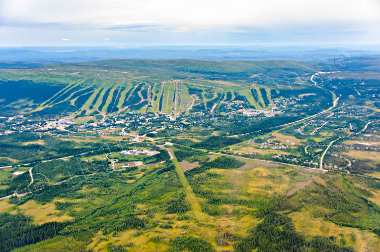 Lindvallens skidanläggning anläggningar, Dalarna, drönarbilder, drönarfoto, flygbild, flygbilder, Flygfoto, flygfoton, Lindvallen, nedfarter, skidanläggning, skidbackar, skidort, sommar