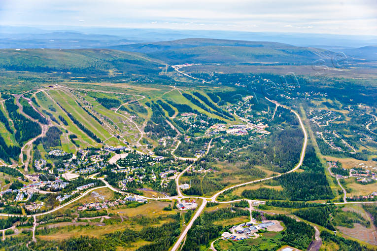 Lindvallens skidanläggning anläggningar, Dalarna, drönarbilder, drönarfoto, flygbild, flygbilder, Flygfoto, flygfoton, Lindvallen, nedfarter, skidanläggning, skidbackar, skidort, sommar