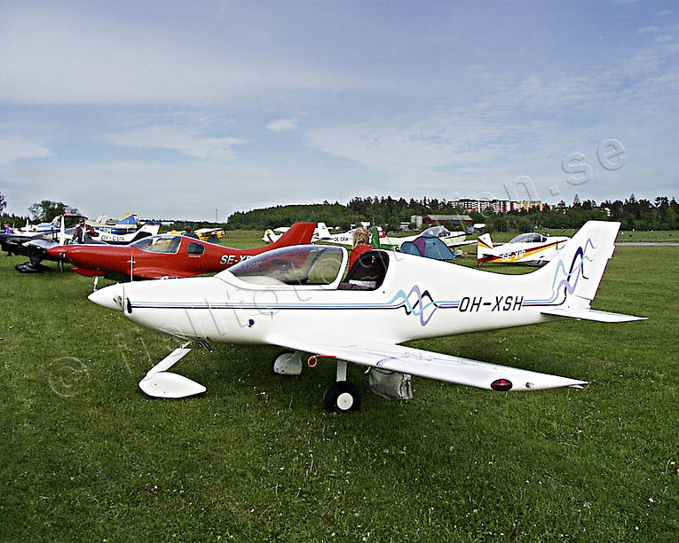 Liten plastkärra allmänflyg, Barkarby, flyg, flygdag, flygplan, flyin, kommunikationer, luftfart