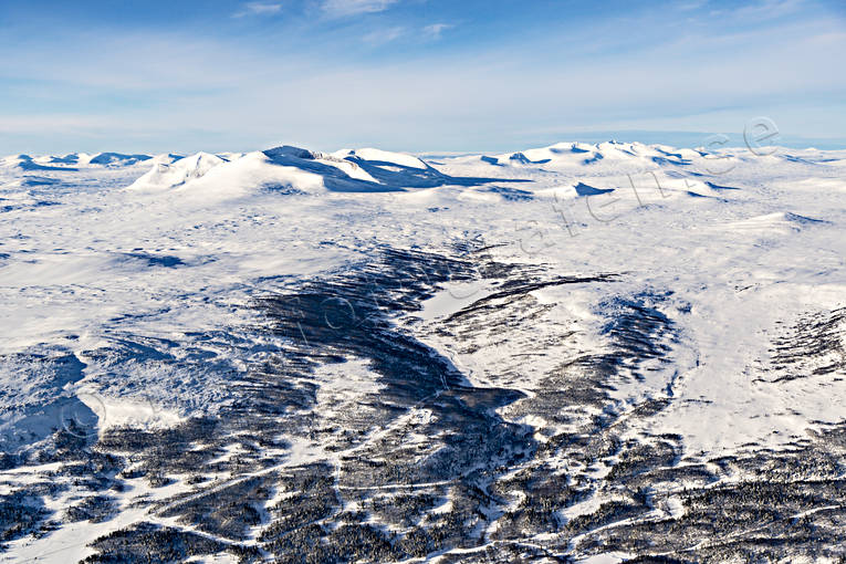 Ljungris upp mot Helags Flygfoto drönarbild, drönarbilder, drönarfoto, flygbild, flygbilder, Flygfoto, flygfoton, Helags, Jämtland, källflöde, Landskap, Ljungan, Ljungdalen, Ljungris, Preanne, vinter