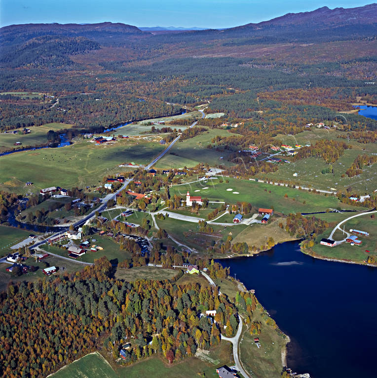 Ljusnedal Flygfoto Flygbilder drönarbilder, drönarfoto, flygbild, flygbilder, Flygfoto, flygfoton, Härjedalen, höst, Landskap, Ljusnedal, Ljusnedalssjön, samhällen