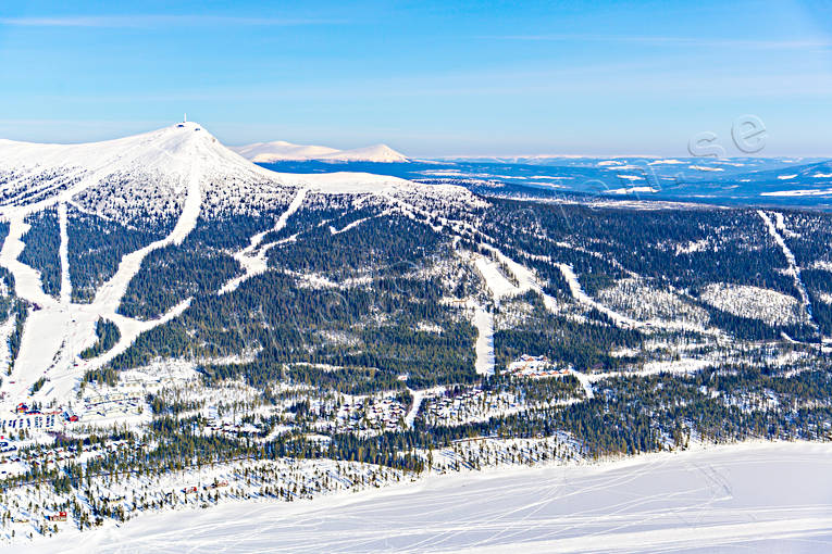 Lofsdalen Flygfoto anläggningar, drönarbilder, drönarfoto, flygbild, flygbilder, Flygfoto, flygfoton, Hovärken, Härjedalen, Lofsdalen, samhällen, skidanläggning, skidbackar, skidort, vinter