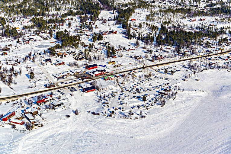 Lofsdalen Flygfoto anläggningar, drönarbild, drönarbilder, drönarfoto, flygbild, flygbilder, Flygfoto, flygfoton, Härjedalen, Lofsdalen, samhällen, skidanläggning, skidbackar, skidort, vinter