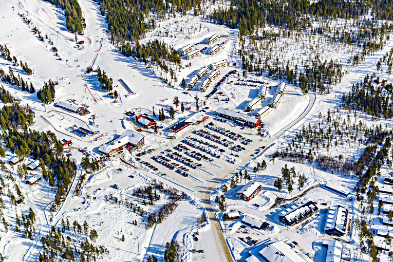 Lofsdalen Flygfoto anläggningar, drönarbild, drönarbilder, drönarfoto, flygbild, flygbilder, Flygfoto, flygfoton, Härjedalen, Lofsdalen, samhällen, skidanläggning, skidbackar, skidort, vinter