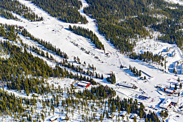 Lofsdalen Flygfoto anläggningar, drönarbilder, drönarfoto, flygbild, flygbilder, Flygfoto, flygfoton, Härjedalen, Lofsdalen, samhällen, skidanläggning, skidbackar, skidort, vinter