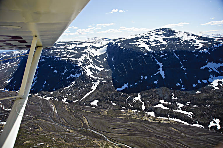 drnarbilder, drnarfoto, fjllen, flygbild, flygbilder, Flygfoto, flygfoton, Jmtland, Landskap, Lunndrrsfjllen, Lunndrrspasset, snsmltning, vr