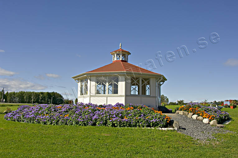 Lusthus på Rödön blommor, Jämtland, lusthus, sommar, stugor, trädgård