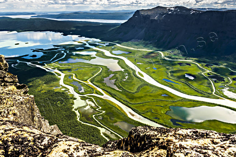 Lájtávrredeltat från Skierffe delta, deltaland, deltalandskap, drönarbilder, drönarfoto, fjällbilder, FJÄLLEN, flygbild, flygbilder, Flygfoto, flygfoton, Lájtávrredeltat, lappland, nationalpark, nationalparker, panorama, Rapadalen, sarek, Skierfe, Skierffe, sommar