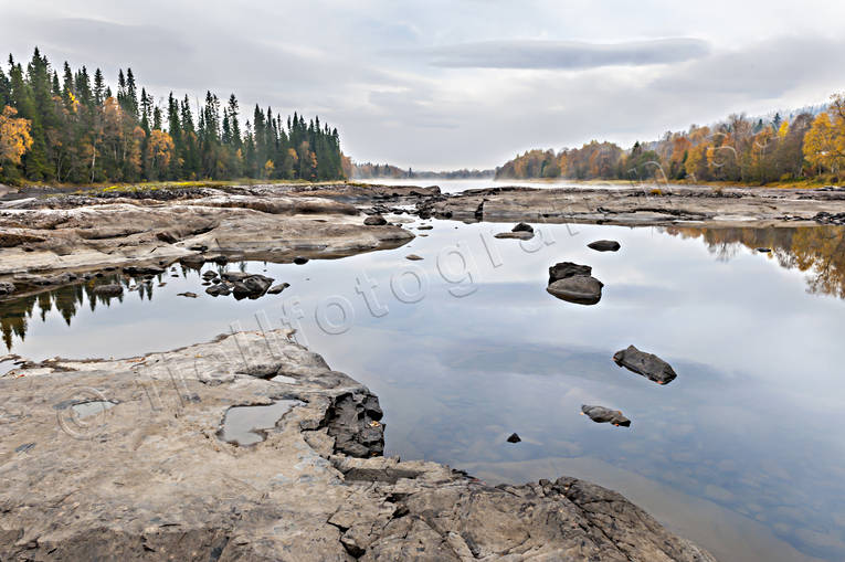 Lågvatten i Tegefors höst, Jämtland, Landskap, lågvatten, miljö, natur sjö, stenigt, Tegefors, vatten, vattendrag