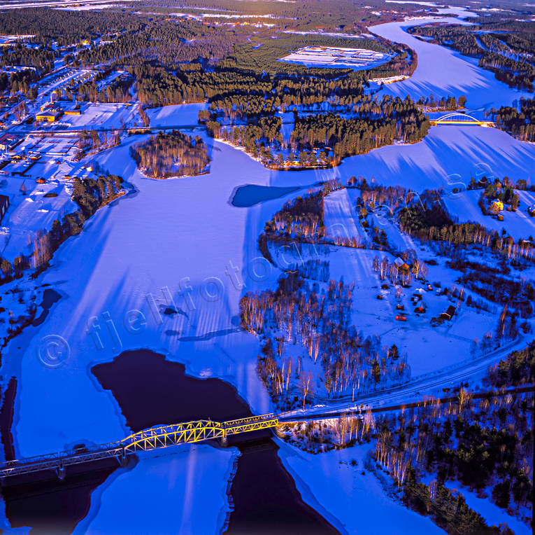 Mankellbron över Ljusnan bro, broar, byggnationer, drönarbilder, drönarfoto, flygbild, flygbilder, Flygfoto, flygfoton, Härjedalen, Inlandsbanen, järnväg, järnvägsbro, järnvägsbron, Landskap, Ljusnan, Mankellbron, samhällen, Sevärdheter, Sveg, vinter