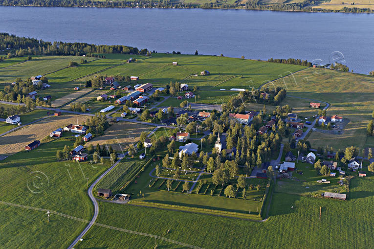 Marieby Kyrka Annersia, Bättersia, drönarbilder, drönarfoto, flygbild, flygbilder, Flygfoto, flygfoton, gårdar, Jämtland, kyrka, kyrkor, Marieby, samhällen, sommar