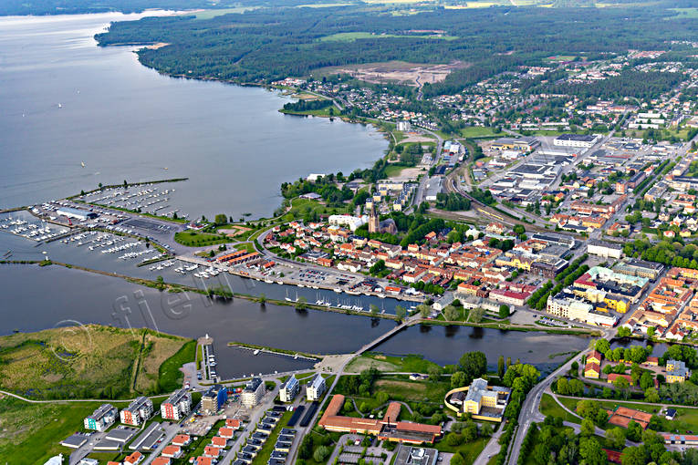 Mariestad Vänern Flygfoto båthamn, drönarbilder, drönarfoto, flygbild, flygbilder, Flygfoto, flygfoton, hamn, Mariestad, småbåtshamn, sommar, städer, Vänern, Västergötland