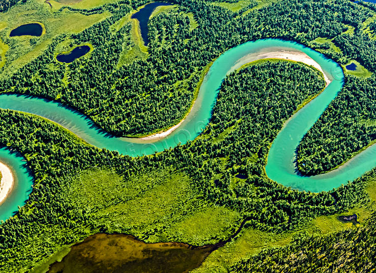 Meanderslingor i Kamajåkkå drönarbilder, drönarfoto, fjällbilder, FJÄLLEN, flygbild, flygbilder, Flygfoto, flygfoton, Gamajåhkå, Kamajåkkå, Landskap, lappland, meanderkurvor, meanderslingor, sommar, Änok, Änokjaure