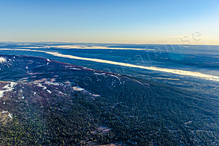Mellanfjällsgraven Sälen Båthåtjärnen, Dalafjällen, Dalarna, drönarbilder, drönarfoto, fjällen, Fjälltjärnarna, flygbild, flygbilder, Flygfoto, flygfoton, Hemfjället, Landskap, Mellanfjällsgraven, snösmältning, Transtrandsfjällen, vår