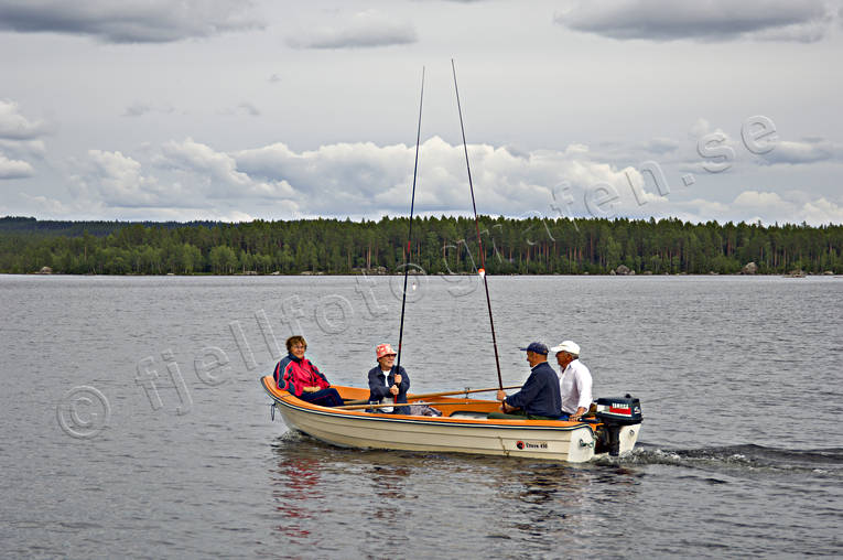 Metare i båt båt, båtfiske, fiskare, fiske, kolfiber, metare, mete, risker, sportfiske, åska, åskledare, åsknedslag