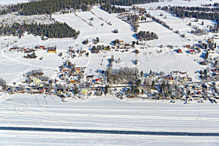 Mickelsgård Frösön Flygfoto drönarbilder, drönarfoto, flygbild, flygbilder, Flygfoto, flygfoton, Frösön, isbana, Jämtland, medvinden, Mickelsgård, Stensgård, vinter, Östersund