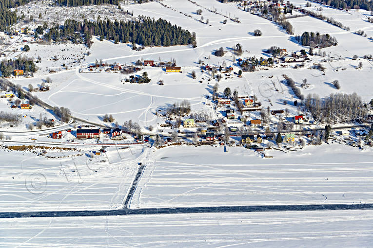 Mickelsgård Frösön Flygfoto drönarbilder, drönarfoto, flygbild, flygbilder, Flygfoto, flygfoton, Frösön, isbana, Jämtland, medvinden, Mickelsgård, samhällen, Stensgård, vinter, Östersund