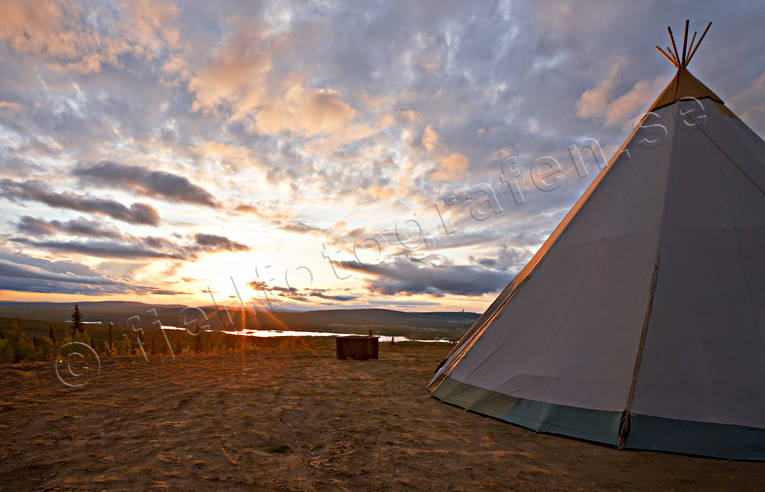 byggnader, Gllivare, Jukkasjrvi, kvllssol, lappland, midnattssol, samiskt tlt, sol, solnedgng, sommarbild, tipi, tlt, tltkta, utsikt, Vassaratrsket