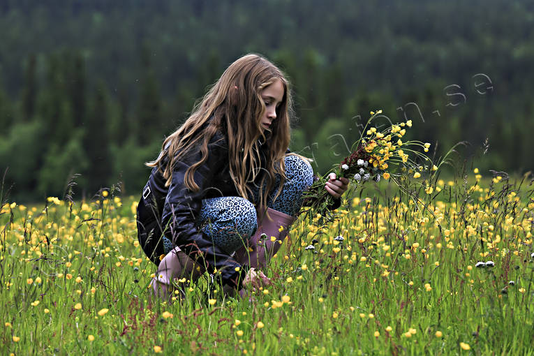 blombukett, blommor, blomster, flicka, midsommar, midsommarblomster, midsommarfirande, nutid, sommar, sommarng, rstid, rstider, ng