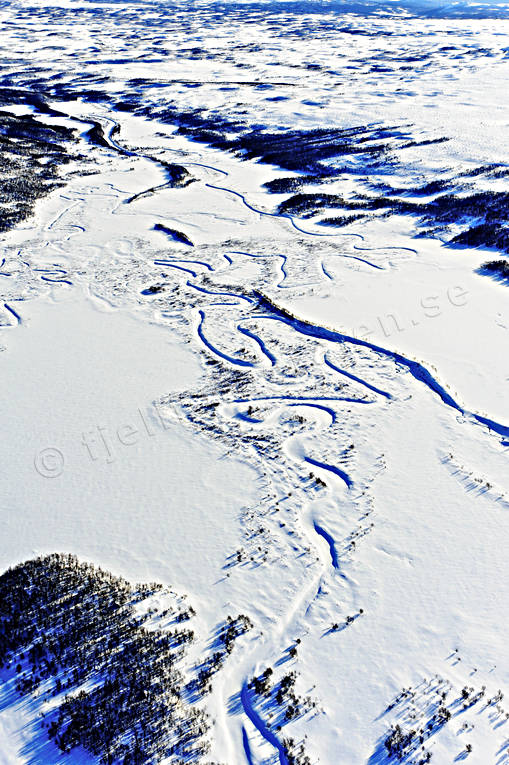 Mittån vid Hågnvallen drönarbilder, drönarfoto, flygbild, flygbilder, Flygfoto, flygfoton, Hågnvallen, Härjedalen, Landskap, meanderslingor, Mittån, vinter