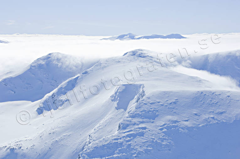 Moln över fjällen drönarbilder, drönarfoto, fjäll, flygbild, flygbilder, Flygfoto, flygfoton, Helags, Jämtland, Landskap, moln, vinter