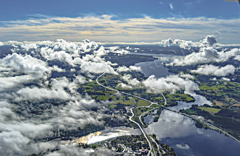 Molntussar över Krokom drönarbilder, drönarfoto, E14, flyg, flygbild, flygbilder, Flygfoto, flygfoton, flygning, himmel, höst, Jämtland, Krokom, Landskap, moln, molntussar, natur, samhällen
