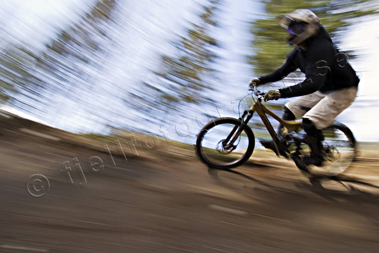 Mountainbike cykel, cykla, cykling, cyklist, fart, mountainbike, snabbt, sommar, äventyr
