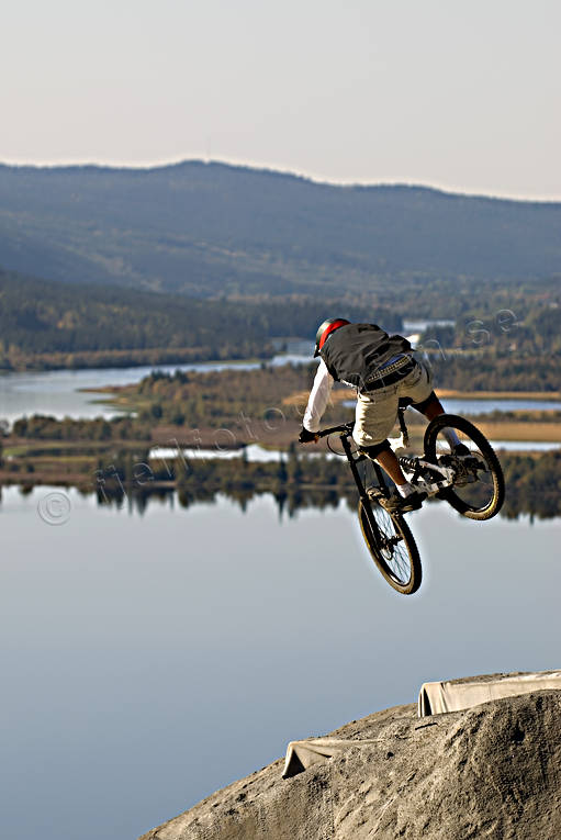 Mountainbike Åre cykel, cykla, cykling, cyklist, downhill, fart, hopp, mountainbike, sommar, Åresjön, äventyr