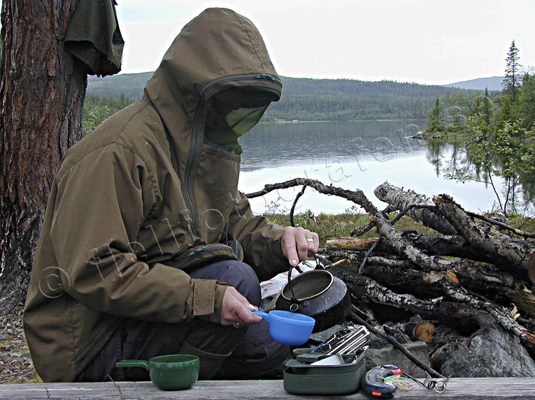 Myggjacka vid Lilla Lövsjön fjällvandring, friluftsliv, jacka, Lövsjön, mygg, myggjacka, sommar, uteliv, äventyr