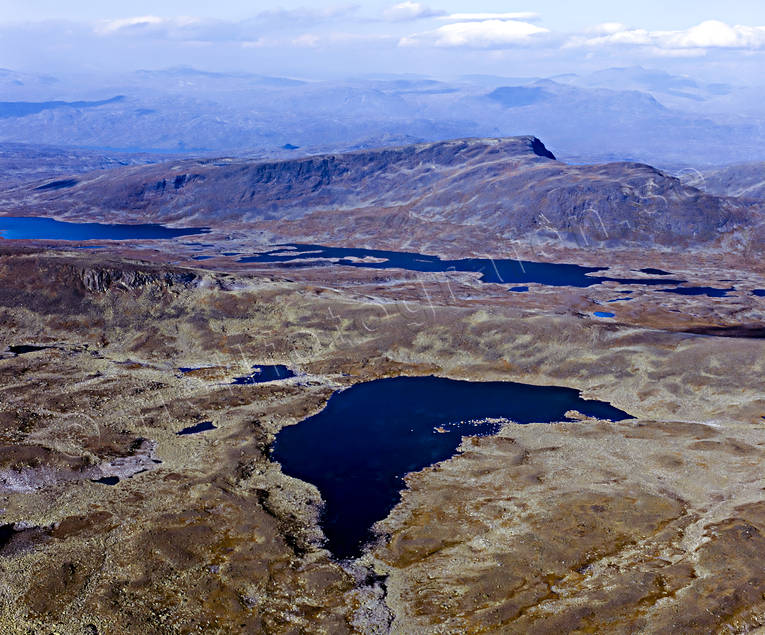 Måskosjaure och Måskostjåkkå drönarbilder, drönarfoto, fjällandskap, flygbild, flygbilder, Flygfoto, flygfoton, höst, Landskap, lappland, Måskosjaure, Måskostjåkkå, stenigt, Svenska Fjällen