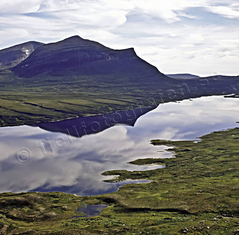 Nedalssjön och fjället Predikstolen drönarbilder, drönarfoto, fjäll, fjällsjö, flygbild, flygbilder, Flygfoto, flygfoton, Helagsfjällen, Jämtland, Landskap, Nedalssjön, Predikstolen, sommar