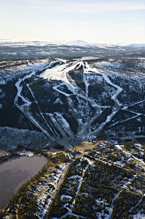 Nedfarter Katrinabacken, Klövsjö drönarbilder, drönarfoto, flygbild, flygbilder, Flygfoto, flygfoton, höst, Jämtland, Katrina, Katrinabacken, Klövsjö, nedfarter, samhällen, skidbackar