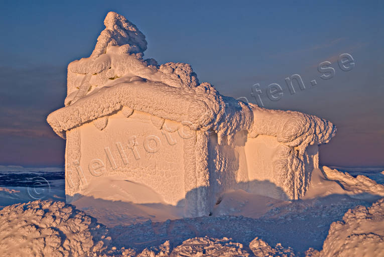 Nedisat hus Åreskutan byggnad, hus, julstämning, Jämtland, kallt, nedisad, samhällen, snö, snötäckt, stämningsbild, vinter, Åre, Åreskutan, övertäckt
