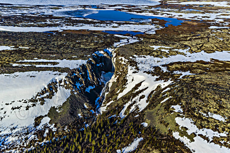 Njupeskär vattenfall Flygfoto Dalarna, drönarbilder, drönarfoto, fjäll, flygbild, flygbilder, Flygfoto, flygfoton, Fulufjället, Fulufjällets, Landskap, nationalpark, Njupeskär, Njupån, vattenfall, vår