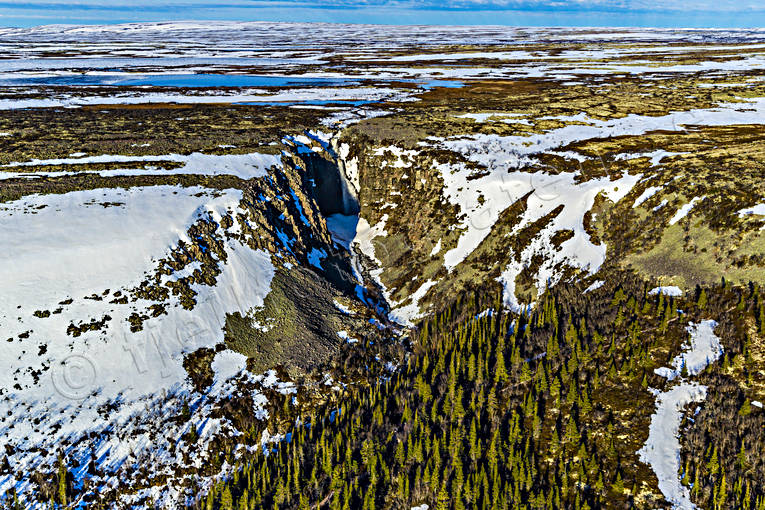 Njupeskär vattenfall Flygfoto Dalarna, drönarbilder, drönarfoto, fjäll, flygbild, flygbilder, Flygfoto, flygfoton, Fulufjället, Fulufjällets, Landskap, nationalpark, Njupeskär, Njupån, vattenfall, vår