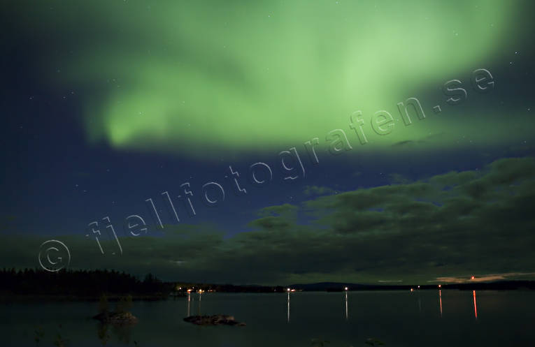 Norrsken över sjö himmel, natur, norrsken, polarnatt, polarsken, vinter