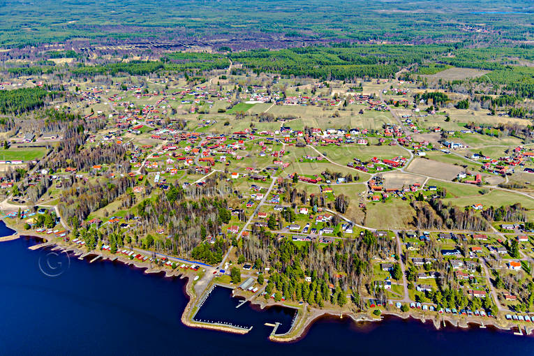 Nusnäs Dalarna Flygfoto båthamn, Dalarna, drönarbilder, flygbilder, Flygfoto, hamn, Nusnäs, samhällen, Siljan, småbåtshamn, strand, vår