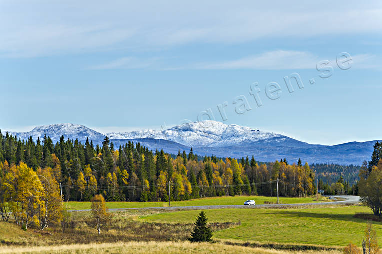 Nysnö på Åreskutan fjäll, fjälltopp, höst, höstfärger, Jämtland, Landskap, nysnö, Skalstugevägen, väg, Åreskutan