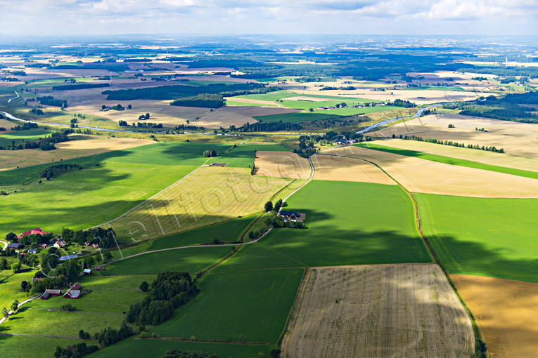 Odlingslandskap Västergötland drönarbilder, drönarfoto, flygbild, flygbilder, Flygfoto, flygfoton, gärden, Hedvigsnäs, Kårtorp, Landskap, odlingslandskap, sommar, Västergötland, åker, åkermark, åkrar