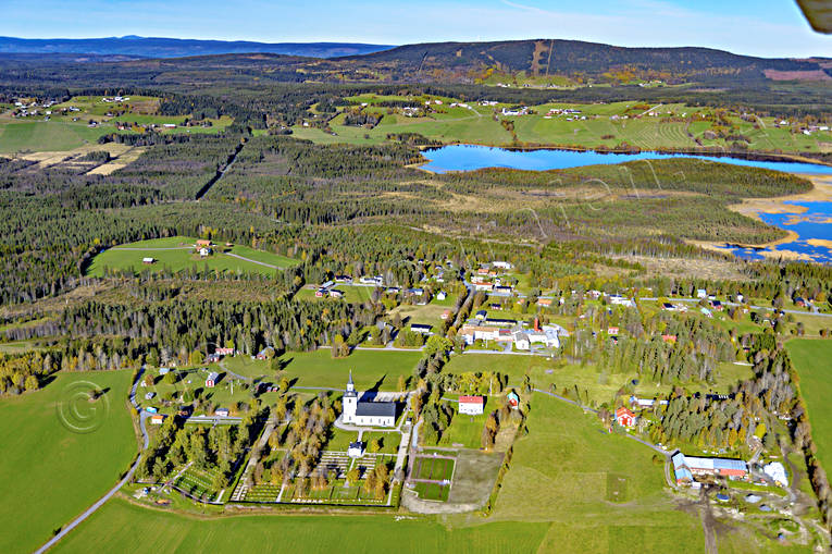 Offerdal Flygfoto byar, drönarbilder, drönarfoto, flygbild, flygbilder, Flygfoto, flygfoton, höst, Jämtland, kyrka, kyrkor, Landskap, Offerdal, samhällen, änge