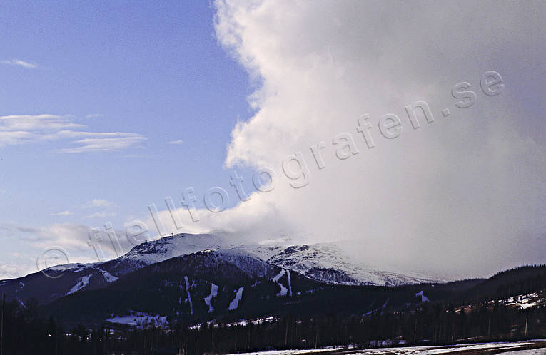 Ovädersmoln vid Åreskutan cb, cb-moln, cbmoln, front, Jämtland, moln, oväder, stämning, stämningsbild, stämningsbilder, vår, väder, väderfront, Åre, Åreskutan, årstid, årstider