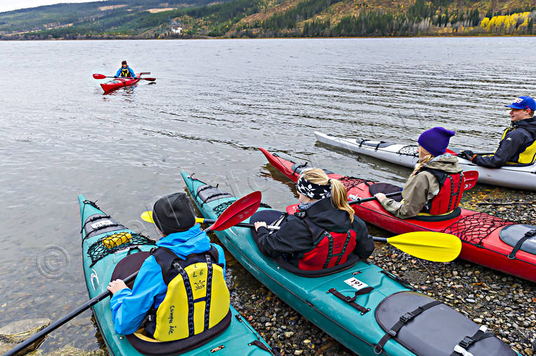 Paddling på Åresjön friluftsliv, höst, kajak, kommunikationer, paddla, sjö, sjöfart, sport, vatten, vattensport, äventyr